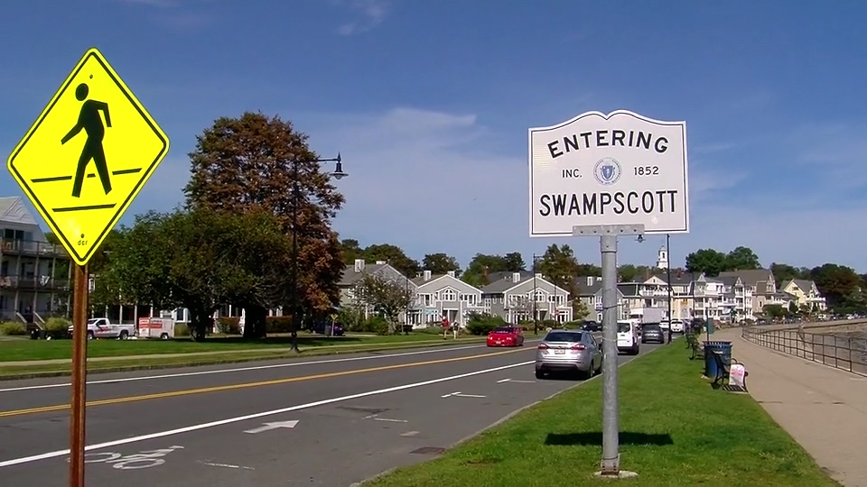 Entering Swampscott street sign on beach highway